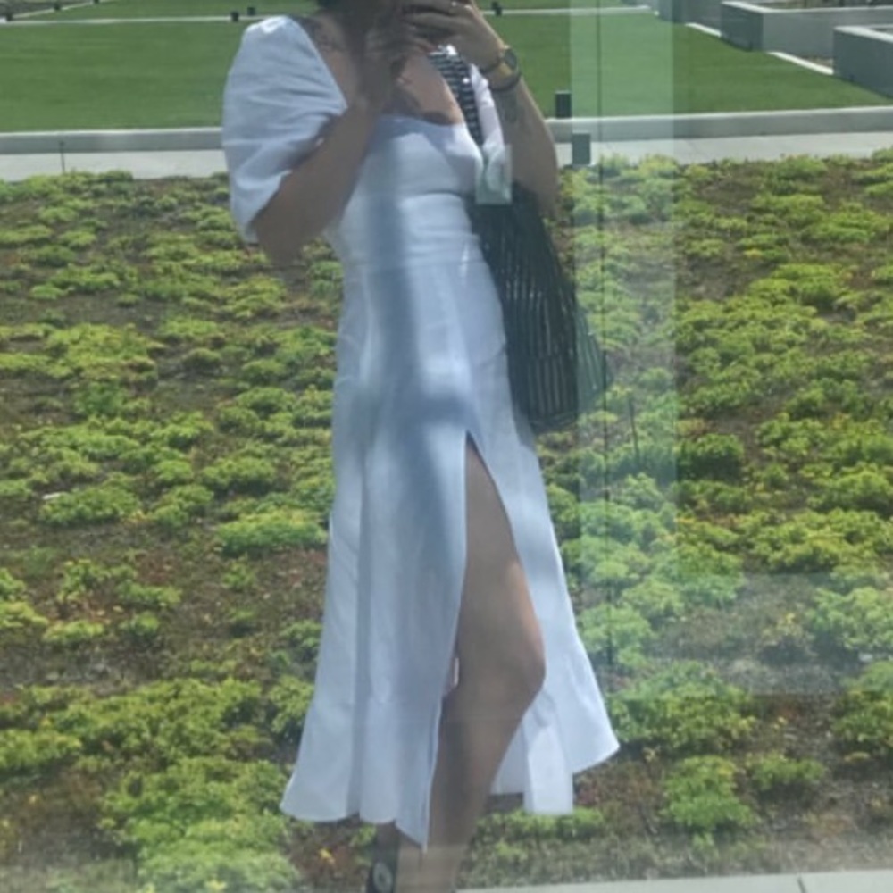 ISOTHIS WHITE FLOWY BALLOON SLEEVE MIDI SLIT DRESS